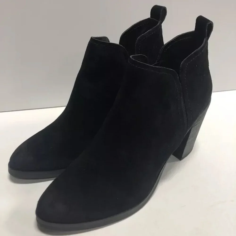 Dolce Vita Women’s Sarla, Black Suede Ankle Booties, Size 10M.